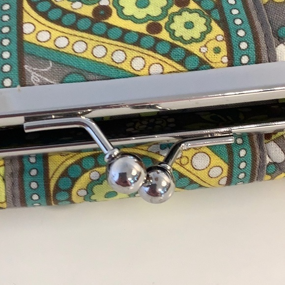 Vera Bradley cosmetic case in lemon parfait EUC - Picture 4 of 10